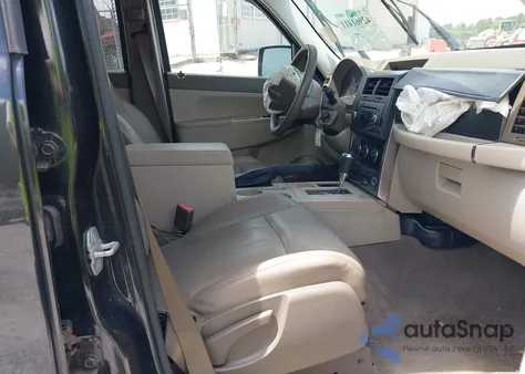 2010 Jeep Liberty Sport z USA, uszkodzony, nr VIN 1J4PP2GK8AW102801